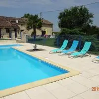 Le Chatenet Gite, hotelli kohteessa Limalonges