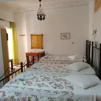 HERMOUPOLI ROOMS