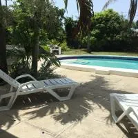 Reef Winds Villa, hotel in Runaway Bay