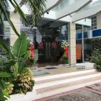 Seacliff Suites Hotel and Resort, hotel v destinaci Pinamalayan