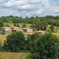 LES CHALETS D HERMINE, hotelli kohteessa Montredon-Labessonnié