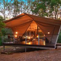 Starry Nights Luxury Camping, hotel in Woombye
