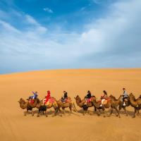 Dunhuang Vivian Desert Camping, hotel in Mingsha Mountain and Crescent Spring, Dunhuang
