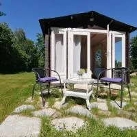 Jaagu majad, hotell sihtkohas Suuremõisa