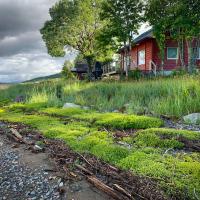 The Red Fjordhouse, hotell i Målsnes