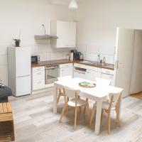 Big Appartment near trade fair!, hotel in: Humboldt Gremberg, Keulen