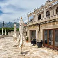 Apartments Admiral, hotelli kohteessa Perast