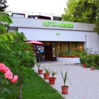 Hotel Sanda، فندق في فينوس