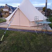 Stargazer Bell Tent - Pen Cefn Farm, Abergele, Conwy, hotel in Abergele
