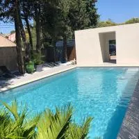 Hôtel Ermitage Avignon, hotel a Les Angles Gard