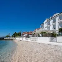 Hotel Neva, hotelli kohteessa Podstrana