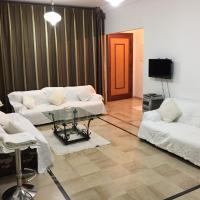 Belaire host appartment, hotel en Boumhel El Bassatine