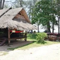 Fisherman's Hut , ขนำชาวเลโฮมสเตย์ – hotel w mieście Pak Meng