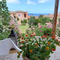 Appartamento panoramico Calarossa Sardegna, hotel in Isola Rossa