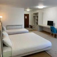 Royal L Hotel, מלון בCarev Dvor
