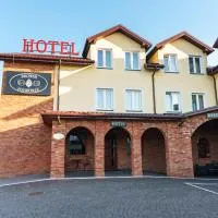 Dworek Nad Stawem & Łaźnia Piwna, hotel sa Ostrów Mazowiecka