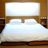Katerina Hotel, מלון בקוזאני