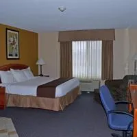 Paola Inn and Suites，Paola的飯店