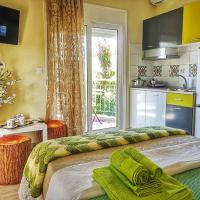 Studio apartment by the sea at Spathies Beach, hotel in Kalogria