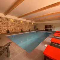 Hôtel-Spa-Piscine Le Petit Castel Beuzeville-Honfleur, hotel i Beuzeville