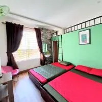 Homestay Xì Trum、ダナンにあるダナン国際空港 - DADの周辺ホテル