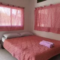 pineapple resort, hótel í Baanphakrimlay