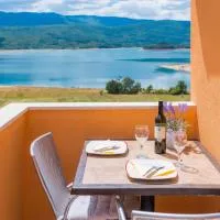 Rooms and Apartments Budiša โรงแรมในVrlika
