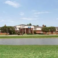 Days Inn and Suites by Wyndham Sikeston, hotel em Sikeston