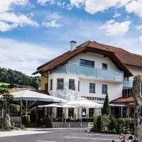 Gasthof - Restaurant Hubertushof, hotel a Peilstein im Mühlviertel