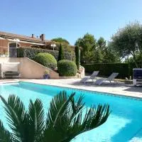 L’Antre d’Eux, מלון בקרקסון