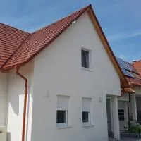 Domb Apartmanok, hotel v mestu Sukoró