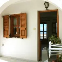Matina - Stavros Traditional Houses, хотел в Kóronos