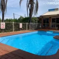 Charleville Motel、チャールビルにあるCharleville Airport - CTLの周辺ホテル