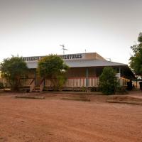 STORK RD BUDGET ROOMS - PRIVATE ROOMS WITH SHARED BATHROOMS access to POOL, hotel poblíž Letiště Longreach - LRE, Longreach