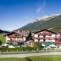 Hotel Berghof, hotel u gradu Nojštift im Štubajtal