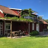 Äventyrsgårdens Vandrarhem, Kinnekulle, hotel em Källby