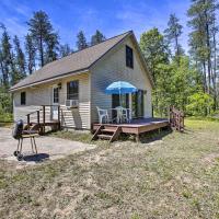 Secluded Irons Cabin with 5-Acre Yard, Deck, Grill!, hotel di Irons