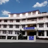 Hotel Vatika - the riverside resort، فندق في دارامسالا