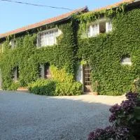 L Ancienne Ferme 17 grand rue – hotel w mieście Connantre