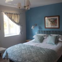 The Swallows, hotel in Seend