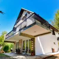 Apartmani Sunčev breg Vlasinsko jezero, готель у місті Surdulica