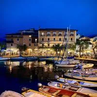 Albergo Gardesana, hotel u gradu Tori del Benako