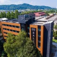 Hotel Salis, ξενοδοχείο σε Tuzla
