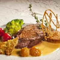 Château des Monthairons Hôtel Restaurant GastroMaison Spa privatif, khách sạn ở Les Monthairons
