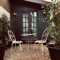 The Cherry Tree - Treehouse, hotel in Downham Market