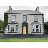 Ballyginniff Farm House, hótel í Crumlin