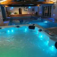 Couples Country Escape includes Private Indoor Pool and Hot tub in North Wales, hotel em Bagilt