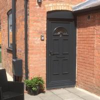 Cosy and Peaceful Maisonette with Terrace, Kidderminster, hotel in Kidderminster