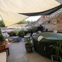 Maison atypique dans cité médiévale, Hotel in Saint-Macaire