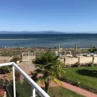 Buena Vista by the Sea, hotelli kohteessa Qualicum Beach